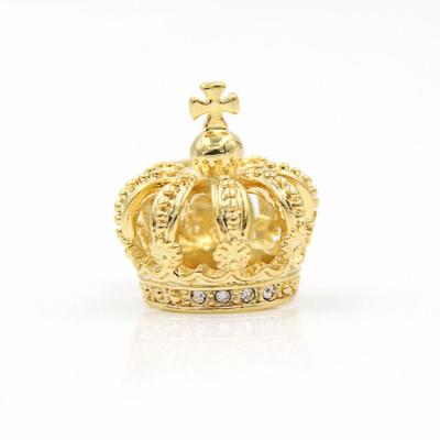 China Europe Wholesale 3D Crown Shaped Crystal Lapel Pins Gold Crown Lapel Pins for sale