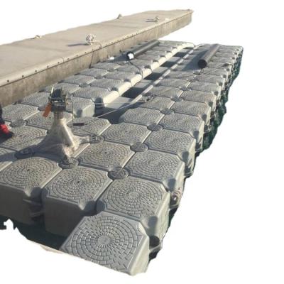 China New HDPE Roll Shape Cube Jet Ski Dock U Style Floating Pontoon With High Bouyancy for sale