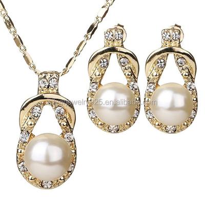 China Fashion Charm Women Silver Jewelry Sets Imitation Pearl Statement Necklace Pendant Earrings Set for sale