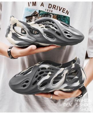 China CUSHIONING 2021 Yezzy Camouflage Hole Shoes Hot Selling Amazon Sandals New Foam Casual Shoes Beach Shoes for sale