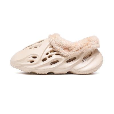 China Yezzy Waterproof Slippers Winter Home Indoor Sneaker Slippers With Fur for sale