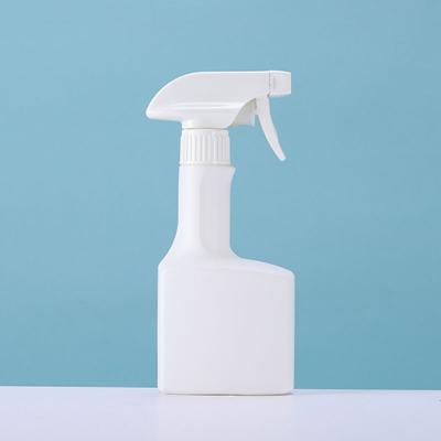 China Customized Fashion Cosmetic 500ml HDPE Spray Garden Disinfectant Alcohol Spray Sprinkler Bottle for sale