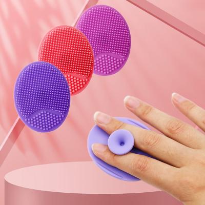 China Waterproof Baby Bath Brush Silicone Massage Brush Newborn Silicone Scrubbers Exfoliator Brush en venta