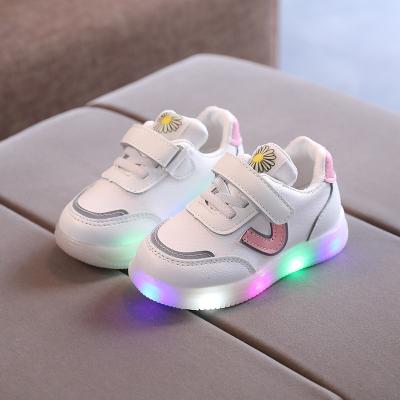 China Cute Flat Pattern White Casual Sneakers Kids Boys Lit Shoes Girl Toddler Shoes With Light Flashing Led for sale