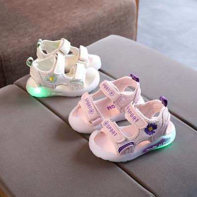 China Low Price Flat Daisy Children Sandals Cute Baby Kid Lighting Shoes Boy Girls Shoes And Sandals With Led for sale