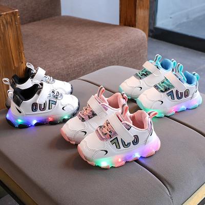 China Fashion Flat Boys Chunky Sneakers Casual Light Flashing White Sneakers Led Footwear Kids Shoes For Girls for sale