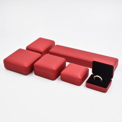 China Eco-friendly Velvet Packaging Romantic Box Factories Antique Style Ring Box Paper Jewelry Packaging Box for sale