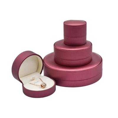 China Fashionable Semicircular Leather Red Jewelry Packaging Factory Direct Selling PU Jewelry Gift Box for sale