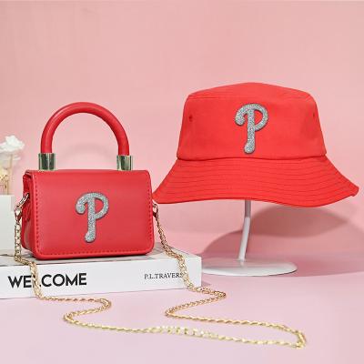 China 2021 P COMMON High Quality Wholesale Purse and Bucket Hat Set Diamond Caps Designer Purse for sale