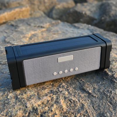 Cina Support CE Fast Charging Waterproof Dustproof Loud Solar Power Speaker 5000mAh Wireless Bank for Outdoor and Home with 20H Playtime in vendita