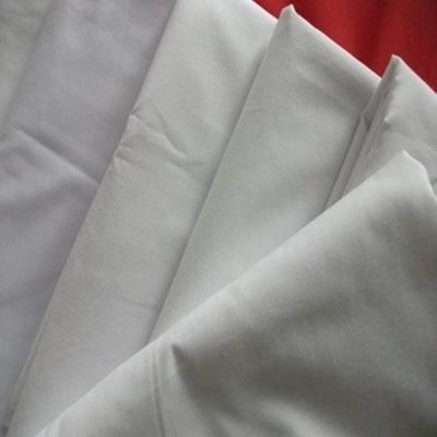 China Cotton fabric 40x40 133x72 Shrink-resistant greige fabric for medical shirt / nurse / hometextile for sale