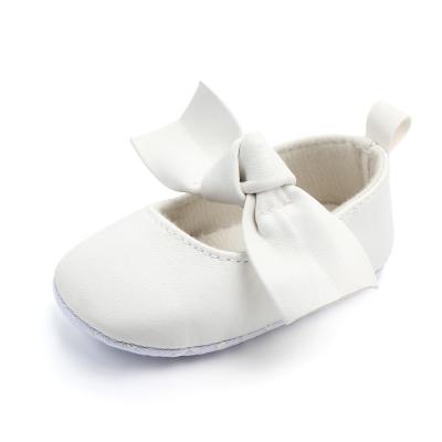 China Hot Selling Smell Proof Stylish Baby Shoes White And Black Soft Leather Baby Shoes for sale