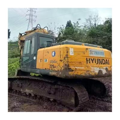 China Buenas condiciones de trabajo Excavadora Hyundai 225-7 de 25 toneladas usada con 21000 KG de peso de la máquina en venta