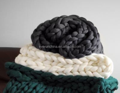 China PORTABLE Jumbo Merino Wool Yarn Super Chunky Yarn Hand Knit Super Cozy Blanket for sale