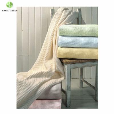 China 100% Cotton Calorie King Queen Size Bedding HOT Twin Thermal Cellular Woven Dobby Woven Baby Throw Blanket Adult Star Hotel Yarn Waffle Blanket for sale