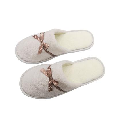 China Soft Home Hotel Slippers Cute Fluffy Comfortable Disposable White Fur Flat For Young Women for sale