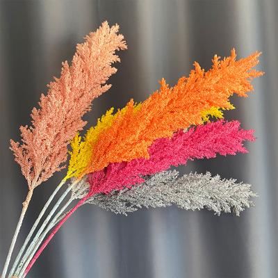 China High quality low price simple dekoration rice reed christmas plastic flocking artificial feathers for sale