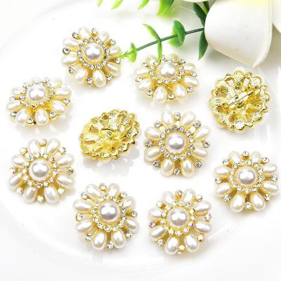 China Pearl Button Alloy Rhinestone Buckle Costume Flower Brooches Clothing Accessories Round Diy Shirt Decoration High End 3Cm Wholesale Viable for sale