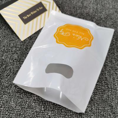 China Wholesale Moisture Proof Die Up White Plastic Shopping Bag With Handle Bag Good Quality Low Price With Low Price for sale