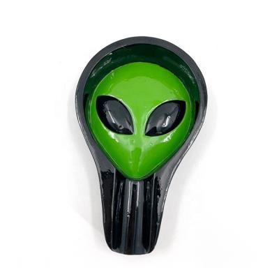 China Resin Mold Spoon Shaped 3D Alien Raised Special Shaped Ashtray Smoking Accessory 12.5*2*7.5cm for sale