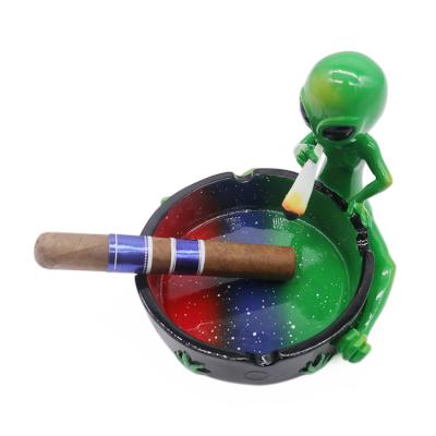 China 2020 New Design Custom Resin Alien Smokeless Ashtray for sale