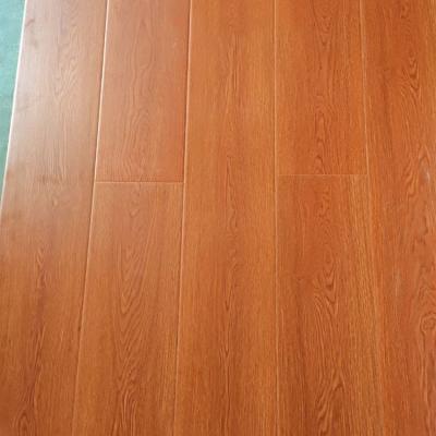 Chine Plancher plat en stratifié rouge et plancher en bois massif imperméable à l'eau de 14 mm à vendre