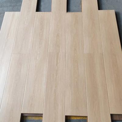 Cina AC5 AC4 Pavimenti galleggianti laminati MDF Pavimenti in legno di ingegneria impermeabile in vendita