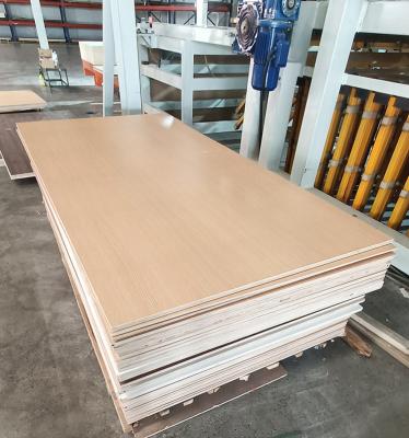 China E1 15 mm 16 mm madera contrachapada marina impermeable blanca laminada madera contrachapada marina en venta