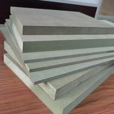 China HMR Melamine gelamineerd MDF 3 mm waterdicht groen MDF-bord Op maat Te koop