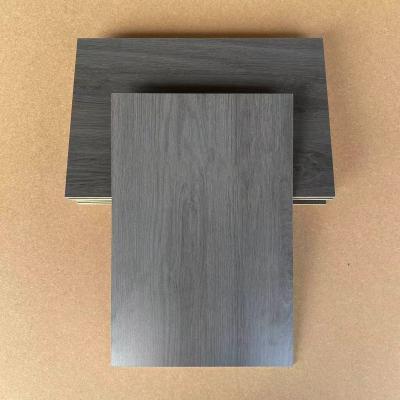 China Folhas de MDF de melamina preta de 12 mm e 18 mm à venda