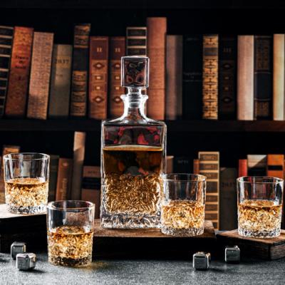 China Wholesale Luxury Antique STOCK Twist Whiskey Decanter Gift Set With Customized Whiskey Glass Decanter Set With Glasses for sale