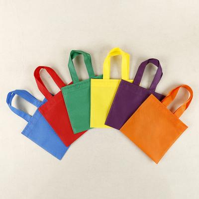 China Rope Handle NO Logo Retail Recyclable Color Shopping Bag Non Woven Fabric Bag For Clothing for sale