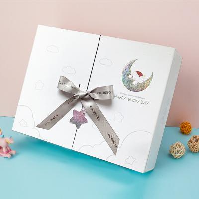 China Handmade Luxury Empty Comics Color Printing Clothing Gift Set Packaging Gift Box for sale