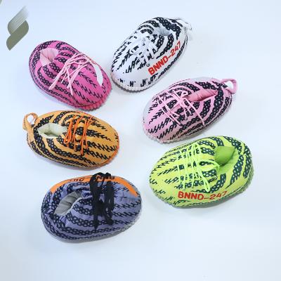 China Fashion Trend Wholesale Popular Winter Plush Warm Comfortable Indoor One Size Fits All Sneaker Yeezy Slippers For Women for sale