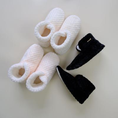 China 2021 New Arrival Light Easy To Check Clean Fashion Warm Slipper Boots for sale