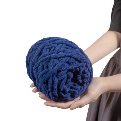 China Factory Price Modern Design Fashionable Polyester Woolen Yarn Bulky Chenille Yarn Cheap Fuzzy Knitting Bulky Yarn Hot Selling Viable Yarn for sale