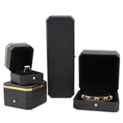 China Custom PU Leather Ring Necklace Elegant Jewelry Gift Packaging Display Boxes for sale