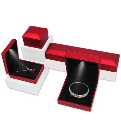 China Fashionable high-end jewelry packaging box can be customized custom logo handmade ring necklace gold bracelet jewelry chain necklace packagi for sale