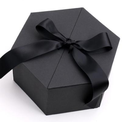 China Recyclable Recyclable Cardboard Varnishing Type And Feature Surprise Birthday Gift Boxes For Boys And Girls for sale