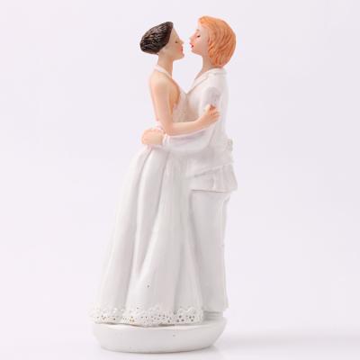 China New Wholesale Eco-Friendly Disposable Cake Topper High Quality Girls Resin Bride And Groom Stunning Resin Wedding Cake Figurine Cake Toppers for sale