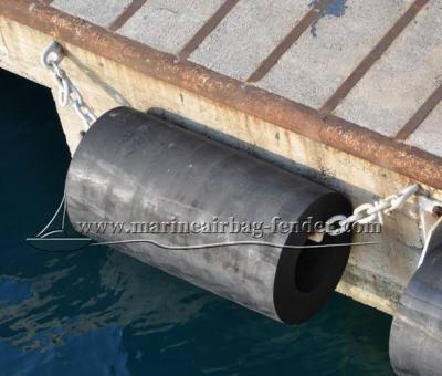 China Black Marine Cylindrical Rubber Fender , Black Dock Rubber Fender for sale