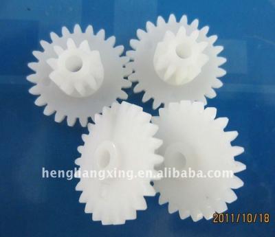 China Plastic Durable Nylon Helical Gear With Metal Shaft For Machine for sale