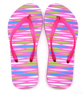 China Hot Selling Anti-slippery Fashion Summer Flat Soft Rubber Beach Flip Flops Women for sale