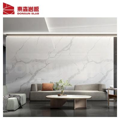 China High-Performance Foshan Cut-To-Size Sintered Stone Slabs Calacatta White Living Area for sale