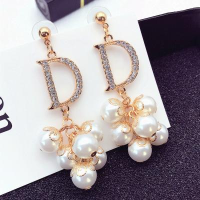 China 2022 Popular High Quality Charm Designer Earrings Brand D Gold Stainless Steel Pearl Long Earrings for sale