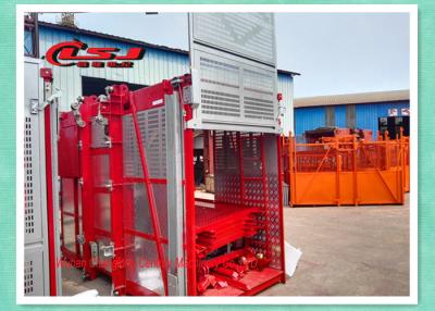 China 2000KG Capacity Personnel And Materials Hoist Double Cages 34m/Min Speed for sale