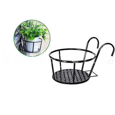 China Durable Outdoor Iron Art Hanging Baskets Plant Pot Holder Balcony Plant Stand Flower Rail Metal Fence Hanging Fencing Planter Baskets for sale