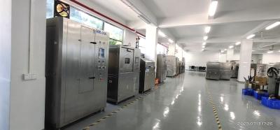 China Máquina de limpieza de plantillas de 1000L/min con 360° doble barra de pulverización lateral giratoria de pulverización isobárica Tiempo de limpieza en seco 3~5min en venta