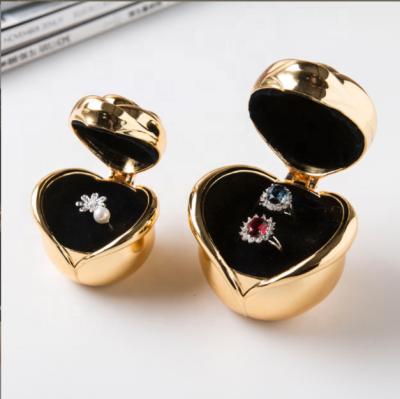 China Luxury Men's Gift Ideas Vintage Elegant Classic Retro Luxury Rose Bud Jewelry Storage Wedding Metal Preserved Roses Flower Proposal Ring Box for sale