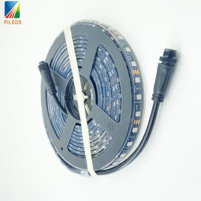 Chine PILEDS IP68 Lumière à bande LED RGBW adressable WS2811 IC 12V/24V étanche à l'eau 4 en 1 5050 Connectivité USB PCB noir à vendre